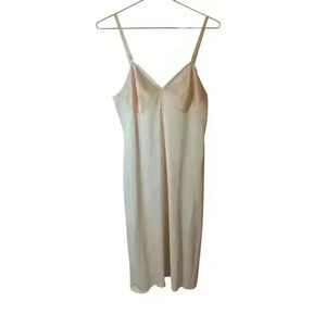 Vanity Fair Vintage full slip size 34L nylon with lace trim